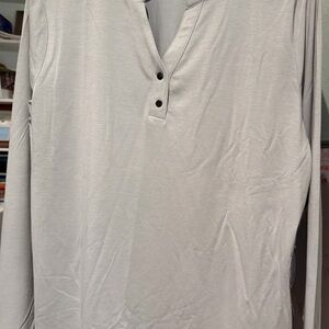 Women’s Light Gray Long Sleeve Shirt